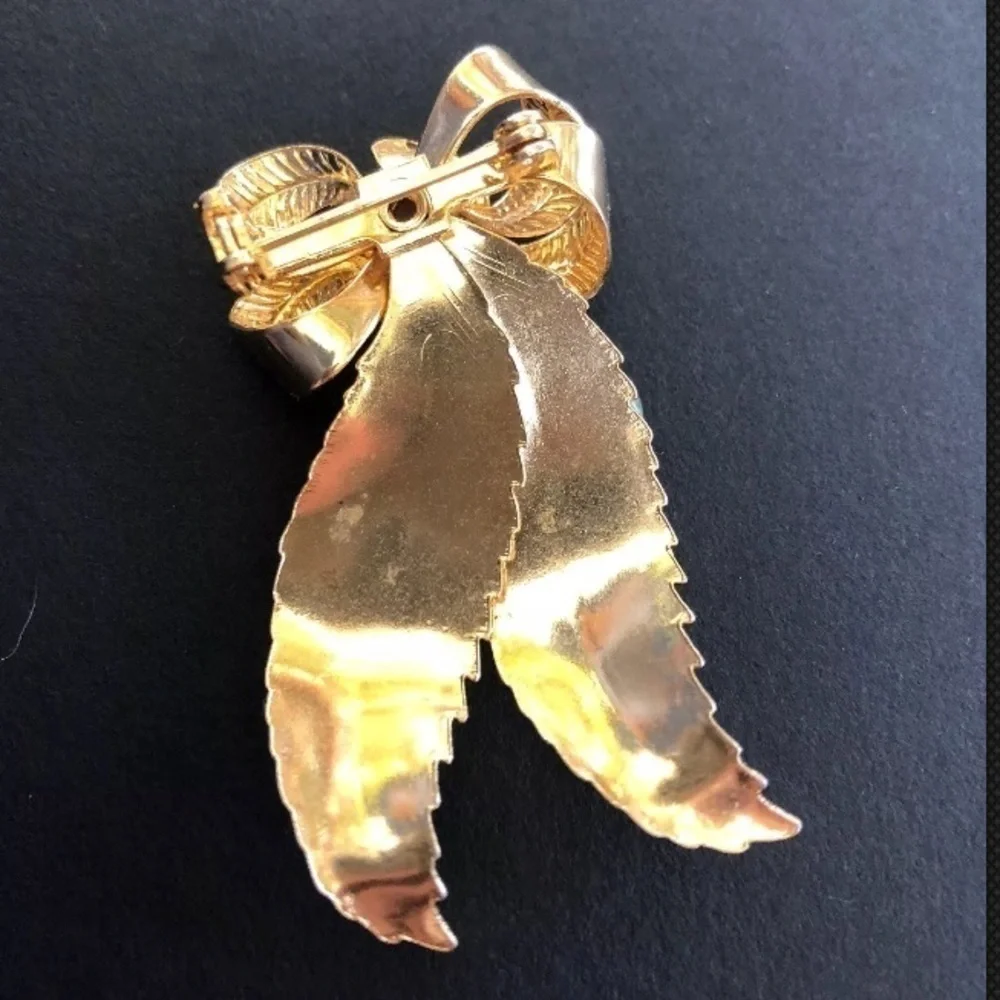 𝅺VINTAGE Gold Plated‎ Bow Brooch Jade Stone Pearl